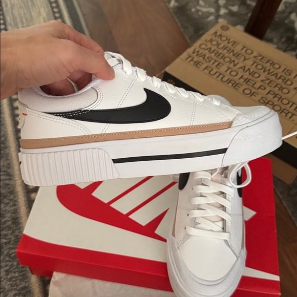 Women’s Nikes - Picture 3 of 6